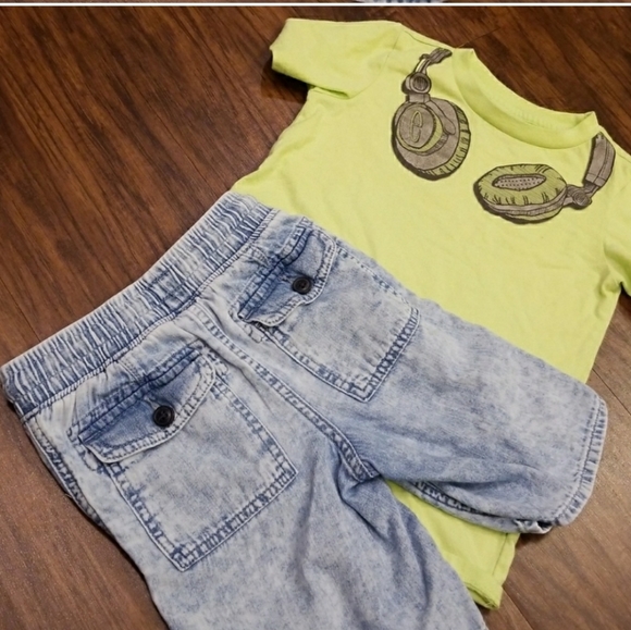 Shorts - Picture 2 of 3